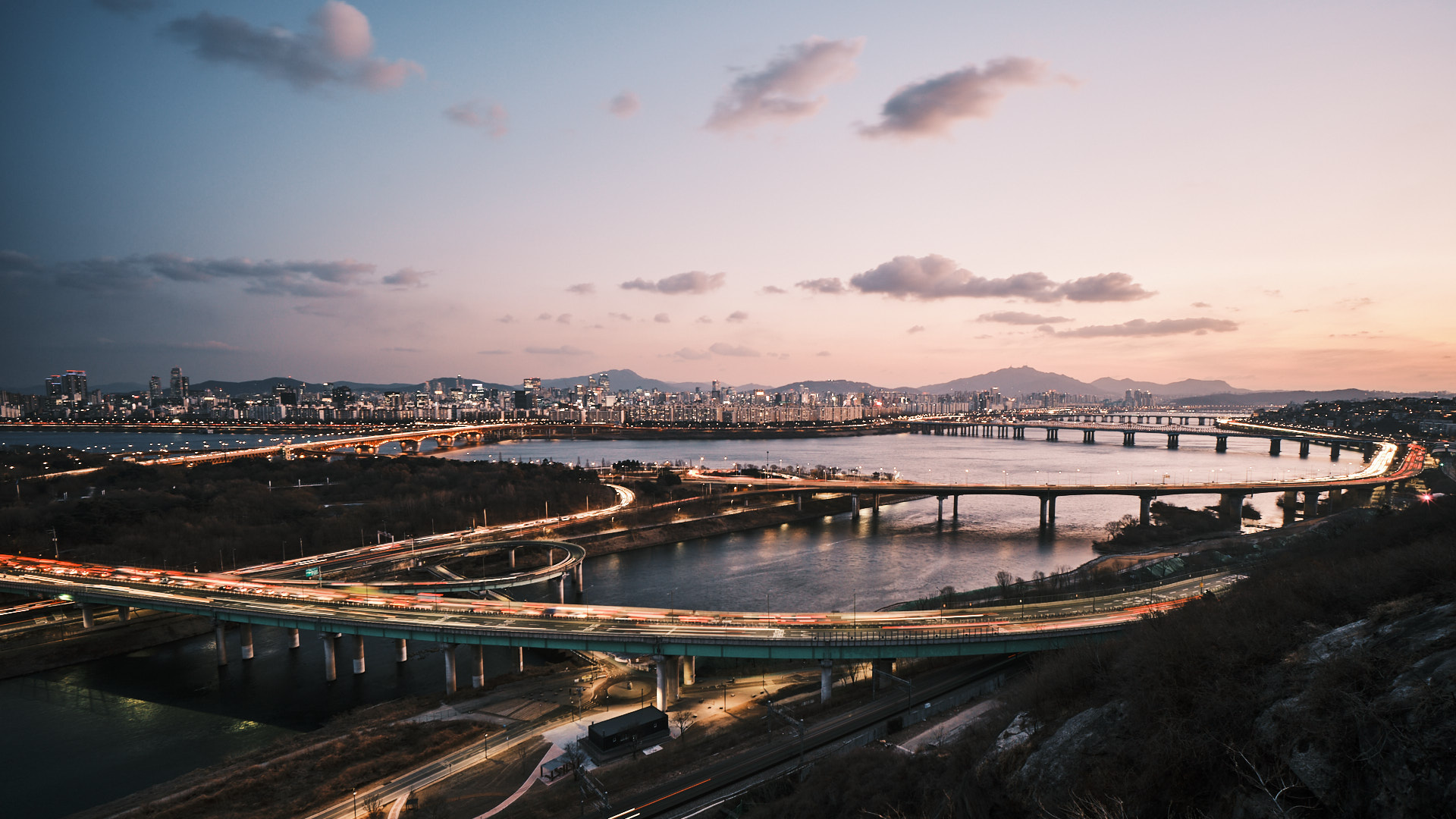 作者姓名：Dylan Goldby&nbsp;&nbsp;&nbsp;&nbsp;镜头型号：CF 10mm F4.0 Cookie