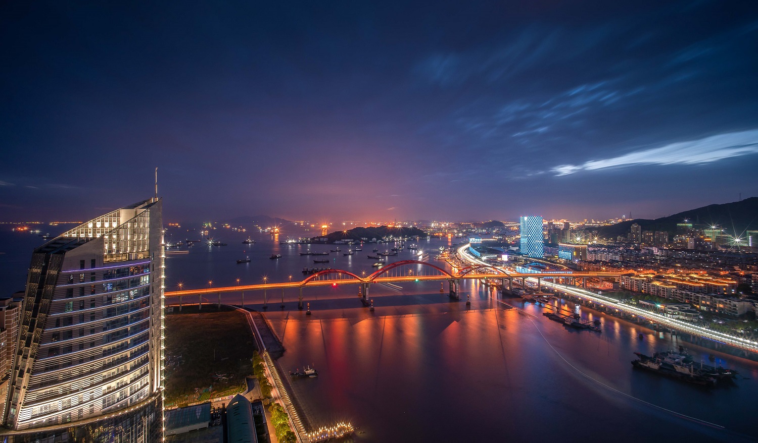 作者姓名：诸葛晓明&nbsp;&nbsp;&nbsp;&nbsp;镜头型号：CF 10mm F4.0 Cookie